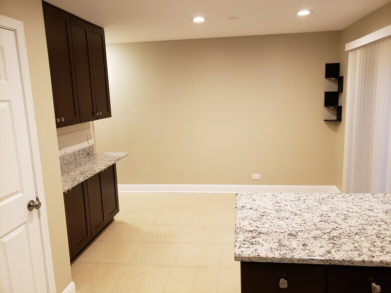 Building Photo - 2128 Rugen Rd