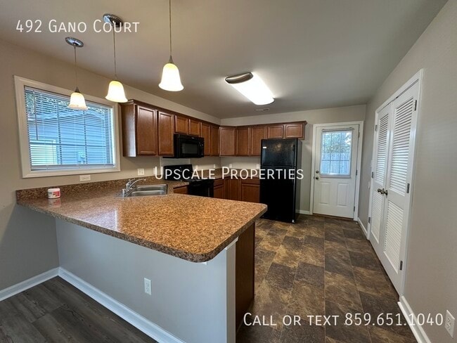 Building Photo - 492 Gano Ct