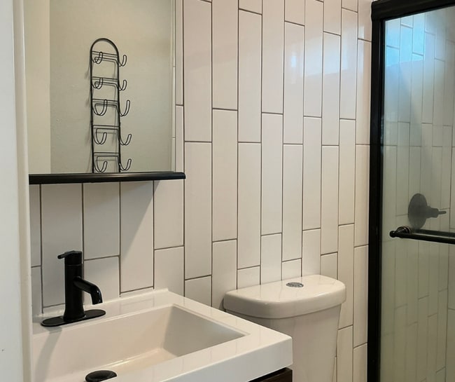 Building Photo - Renovated 2BR Unit in Downtown Pleasanton