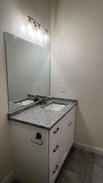 Building Photo - 1915 Cypress Ln