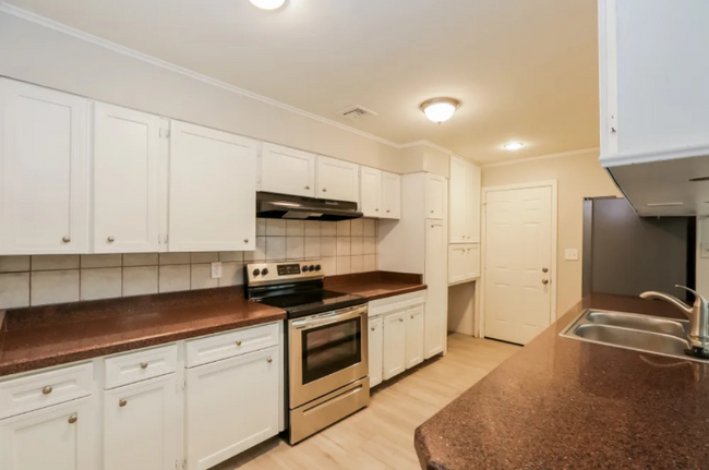 Building Photo - 5027 W Palmaire Dr