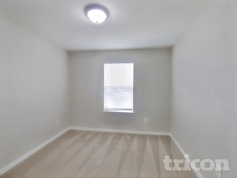 Building Photo - 15307 Delta Pt