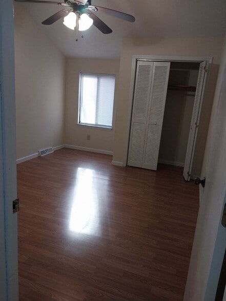 Building Photo - 106 Car Mol Dr