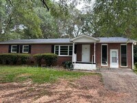 Building Photo - 2050 Lewis Dr