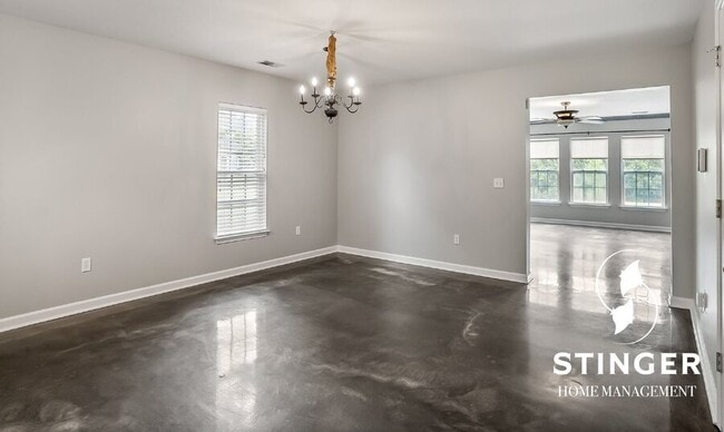 Building Photo - 43 Shadow Moss Dr