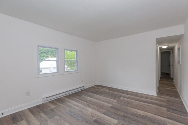 Building Photo - 2 Bed/1 Bath Trailer in Berkeley Springs