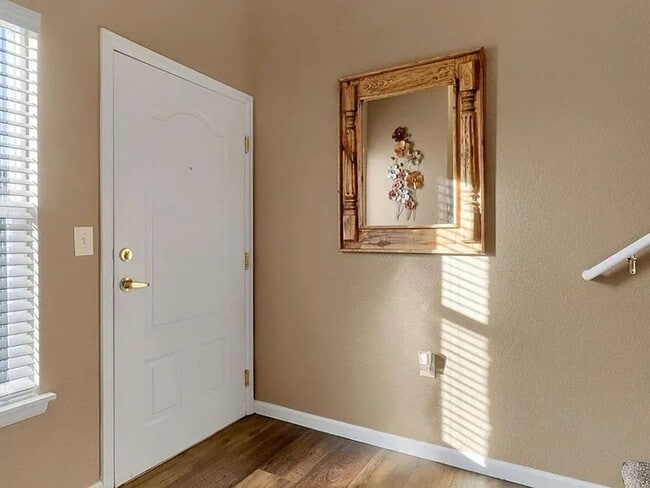 Building Photo - Quiet & Clean 2 bed / 2 bath Condo with Garage