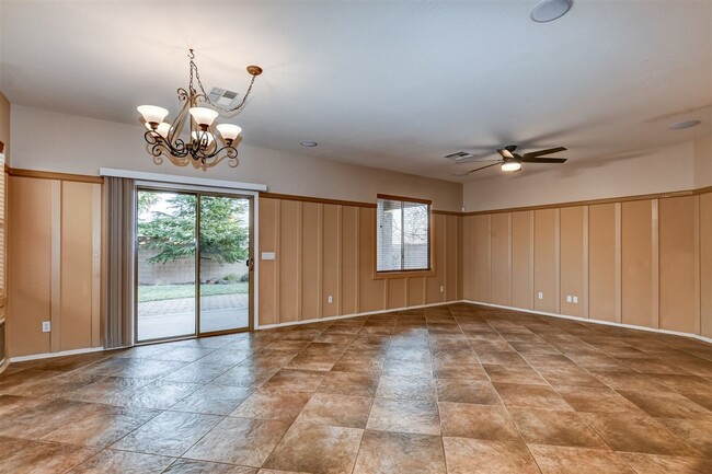 Building Photo - 4 bedroom 2 bath home in Highlands Ranch n...