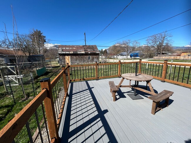 Building Photo - Cozy 2 Bed, 1 Bath Cottage in the Heart of Hamilton