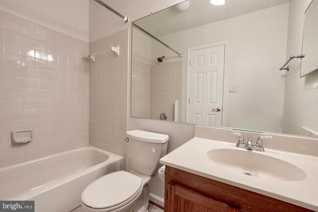 Building Photo - 1020 Smartts Ln NE