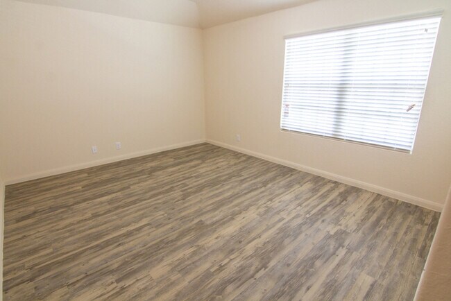 Building Photo - 5006 War Horse Dr