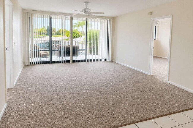 Building Photo - "Experience Luxury Living: Spacious 2-Bed, 2-Bath Condo in North Palm Beach!"