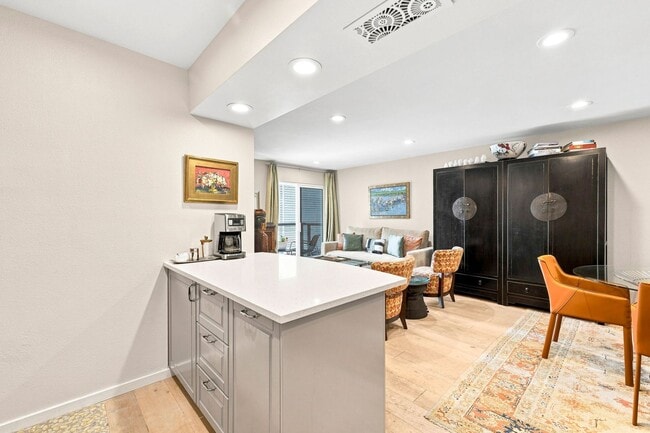 Building Photo - 940 Sealane Dr