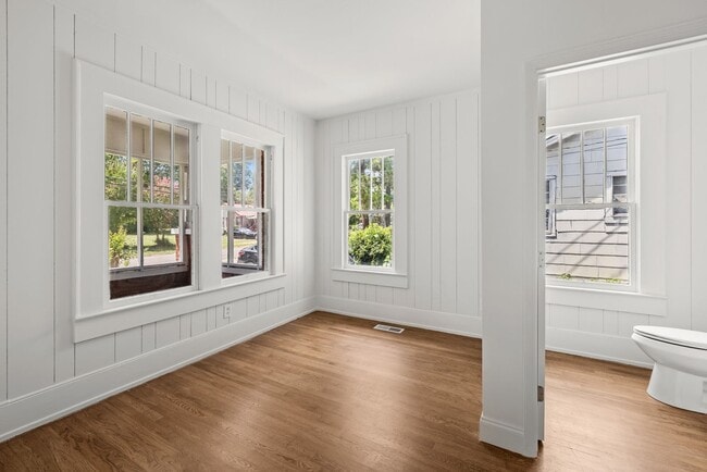 Building Photo - Beautiful Historic 4 Bedroom 2 Bathroom Home