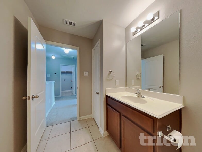 Building Photo - 4821 Cedar Springs Dr