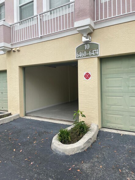 Building Photo - 6474 W Sample Rd