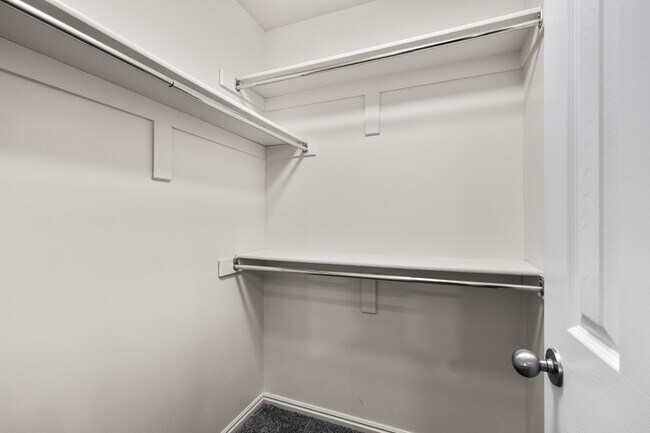 Building Photo - 452 N Kent Ln