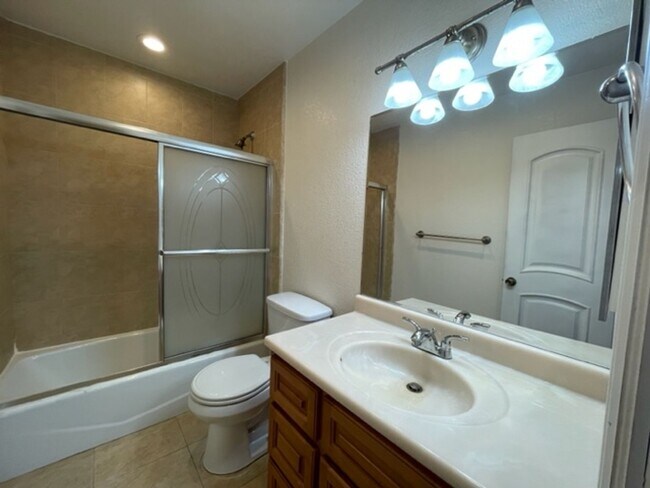 Building Photo - 1825 Stokes St