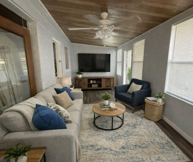 Building Photo - 8801 E Moonrise Ln