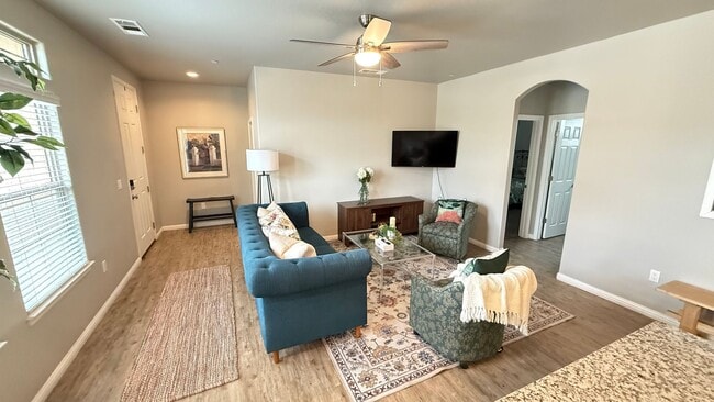 Building Photo - Fully Furnished Short or Long Term Modern Home