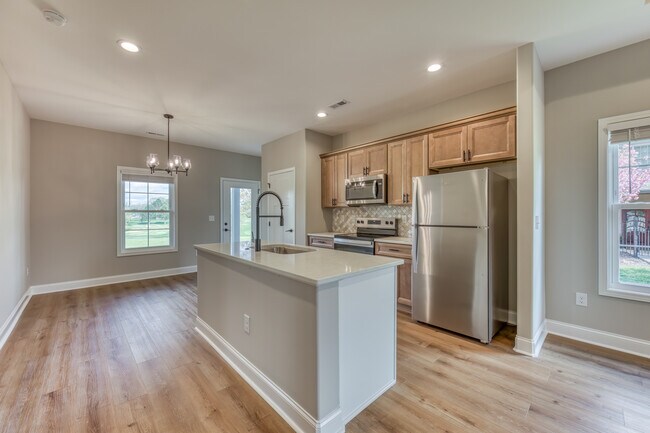 Building Photo - 319 Monroe Dr