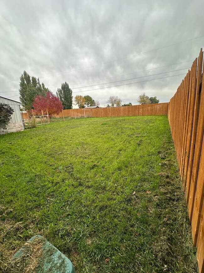 Building Photo - 9441 Maple Dr NE