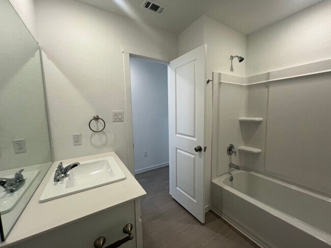 Building Photo - Great New Construction 3/2 Home In Waters Edge