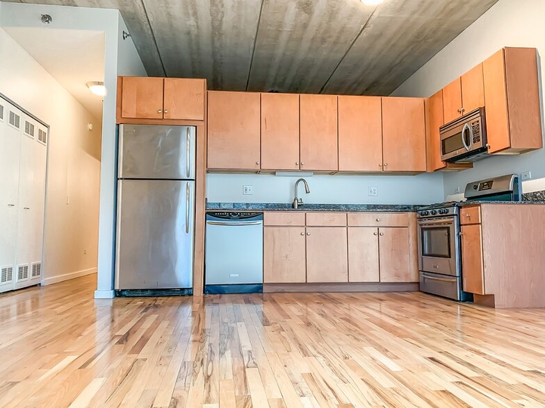 Building Photo - 630 N Franklin St