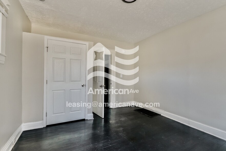 Building Photo - 1216 S 32nd St