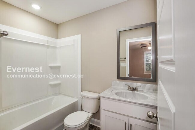 Building Photo - Limited Time Special Offer / 2 Bed/2.5 Bath Townhome with Garage / Pet-Friendly / Available Now!