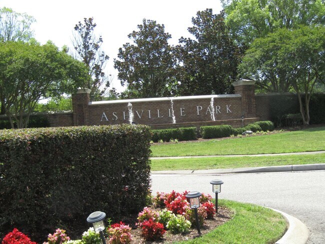 Building Photo - 2084 Kittridge Dr