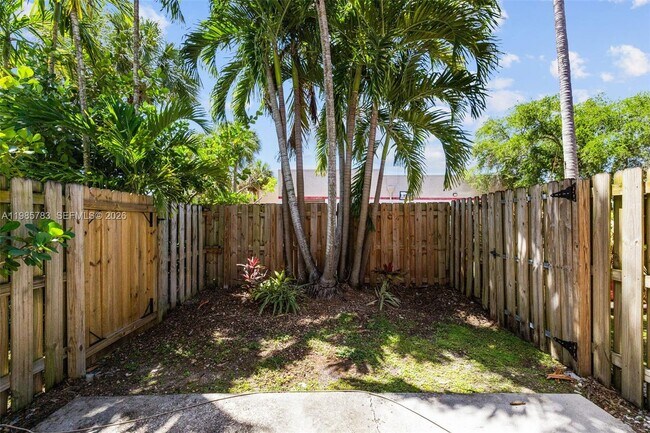 Building Photo - 15750 SW 92nd Ave