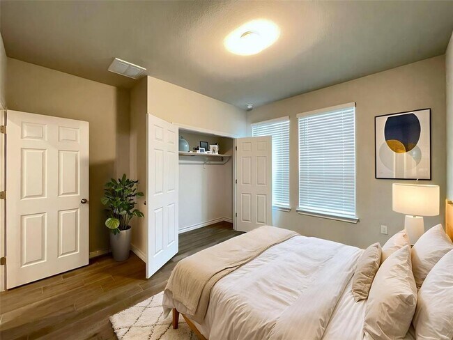Building Photo - 1602 Jacey Way