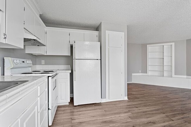 Building Photo - 2 bedroom 1 bath in Clackamas!!