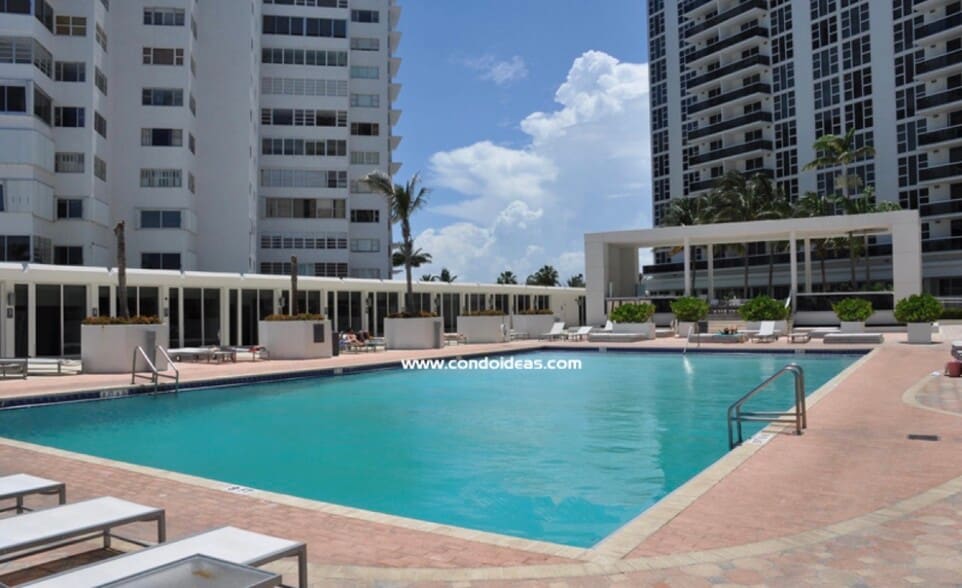 Building Photo - 10275 Collins Ave