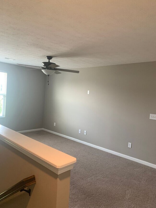 Building Photo - 3 Bedroom in Jeffersontown - Hanover Trace