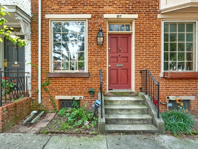 Building Photo - Spacious 3 Bedroom Single Family Home in the Capital District