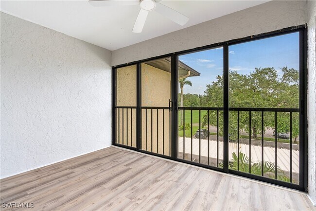 Building Photo - 228 Fox Glen Dr