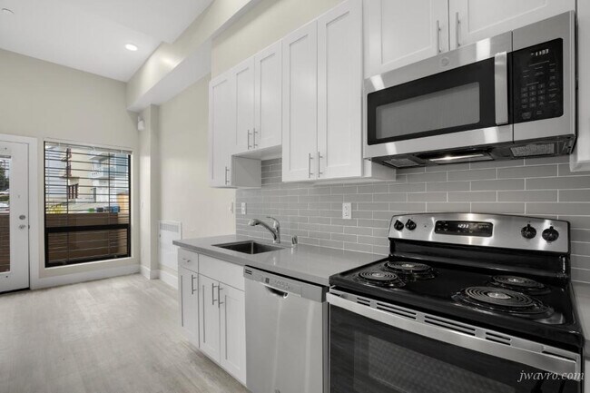 Building Photo - 70 Terra Vista Ave
