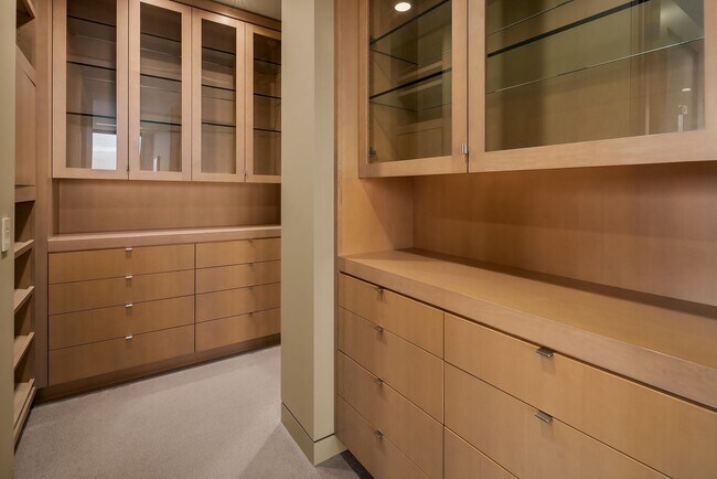 Building Photo - 3Bd/2.5Ba One Lincoln Tower Penthouse