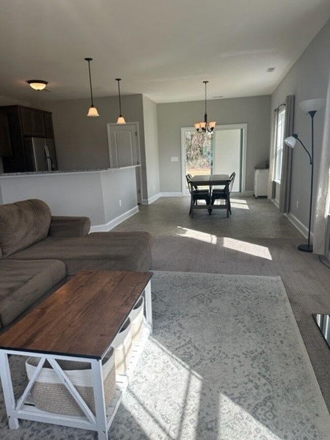 Building Photo - 3 Bed/2 Bath in Willow Pond - 15 minutes to SJAFB!