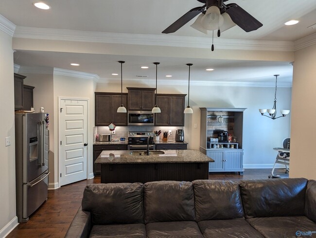 Building Photo - 152 Summer Pointe Ln