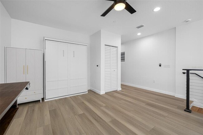 Building Photo - 527 N Garden Ave