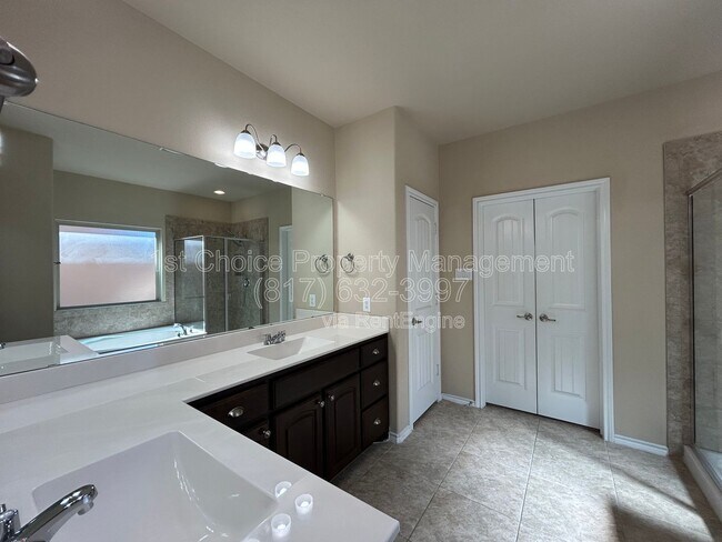 Building Photo - 15736 Barton Ridge Dr