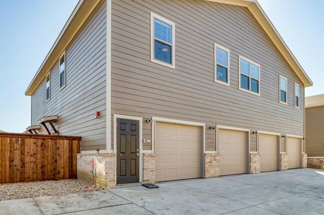 Building Photo - 715 Harvest Moon Dr