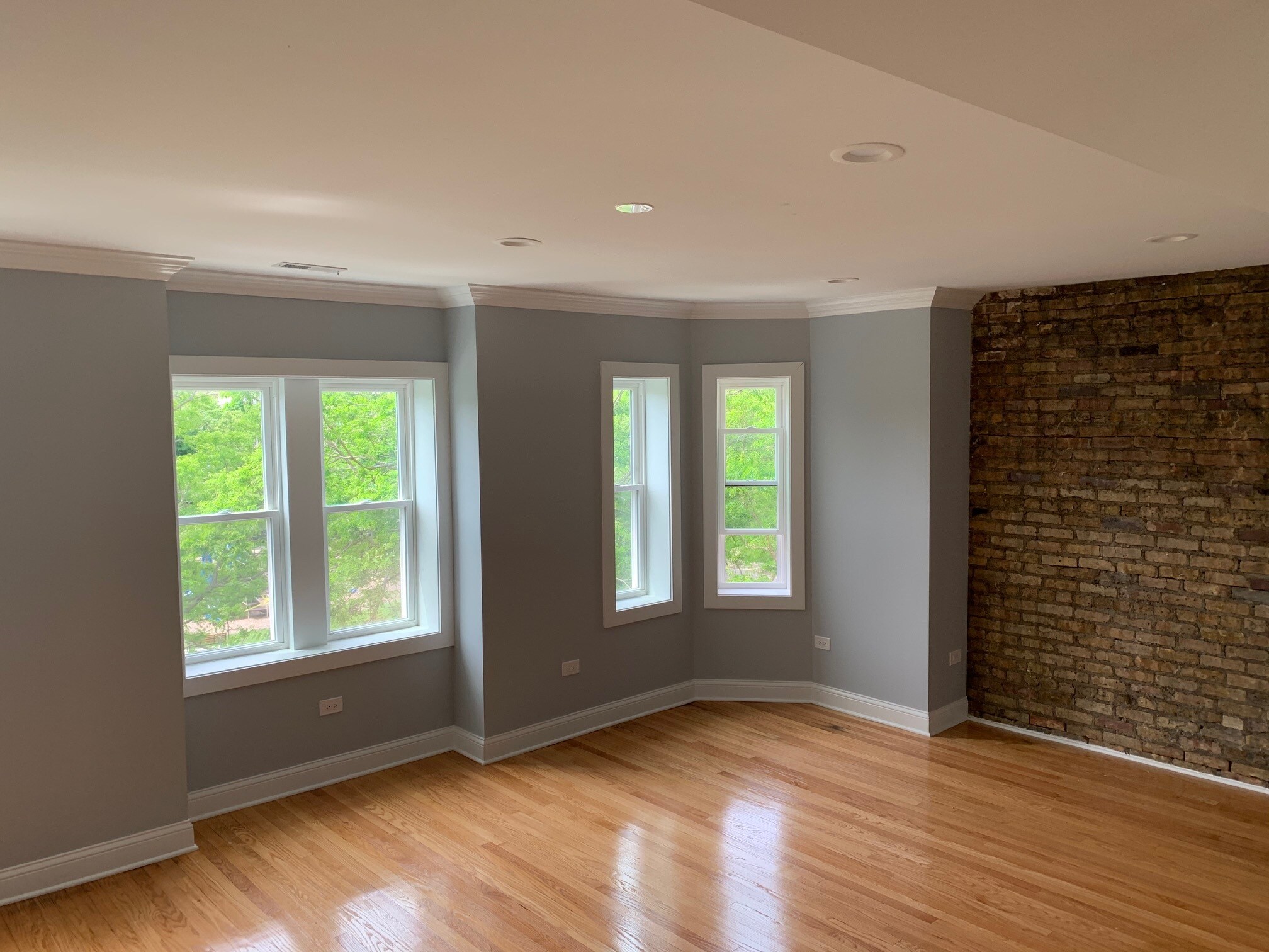 Building Photo - 739 Brummel St