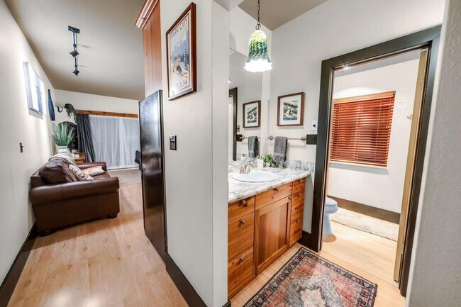 Building Photo - Furnished Park City Studio Available for Rent