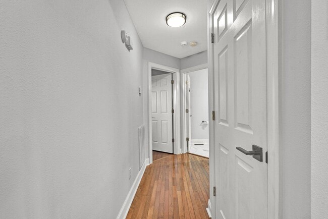 Building Photo - 3120 Pin Oaks Cir NE