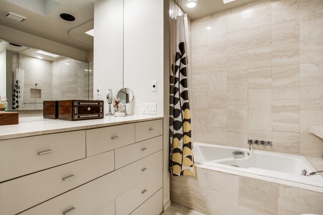 Building Photo - 4114 Normandy Ave