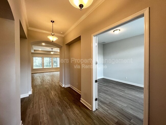 Building Photo - 121 Oxford Estates Way
